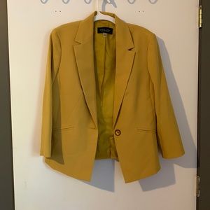 Black Label Yellow Blazers. Size 8